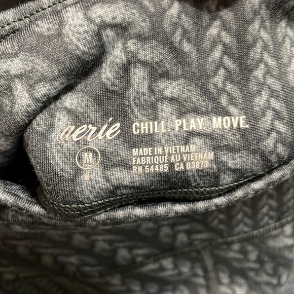 Aerie Chill Play Move Gray Braid/Chain Print High Waisted 7/8 Leggings Medium - Picture 2 of 9